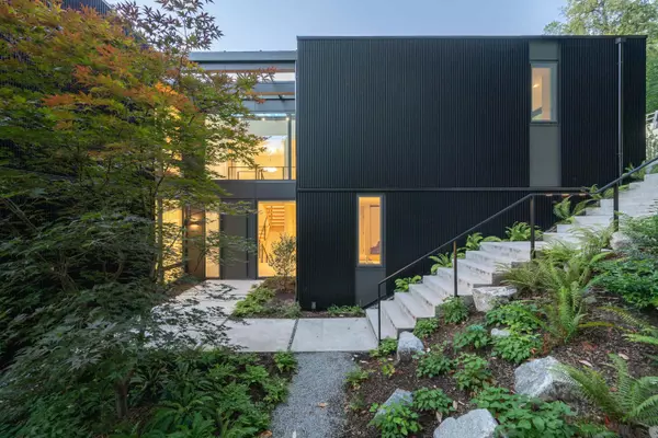 West Vancouver, BC V7W 2T7,8885 Lawrence WAY