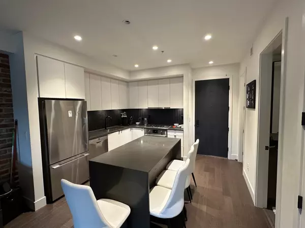 Port Moody, BC V3H 0K7,83 Moody ST #406