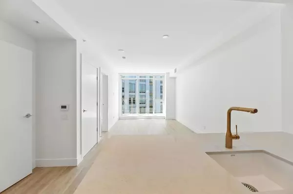 North Vancouver, BC V7J 0G1,2385 Emery CT #605