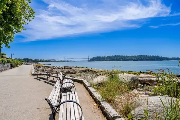 West Vancouver, BC V7V 1B5,1930 Bellevue AVE #302