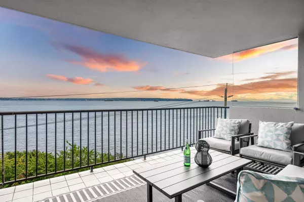 West Vancouver, BC V7V 1B5,1930 Bellevue AVE #302