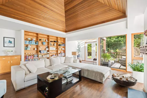 West Vancouver, BC V7W 2J6,6412 Imperial AVE