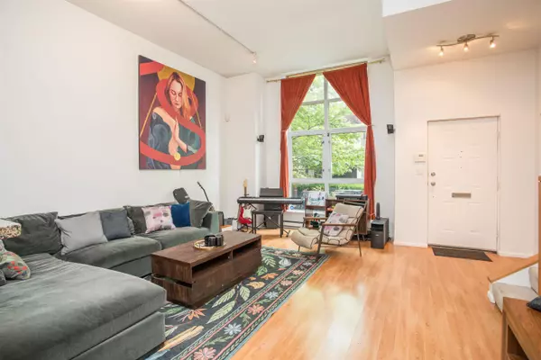 Vancouver, BC V6G 3K5,707 Broughton ST #TH8