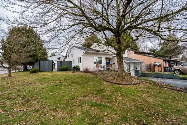 Surrey, BC V3W 7W5,12519 76a AVE