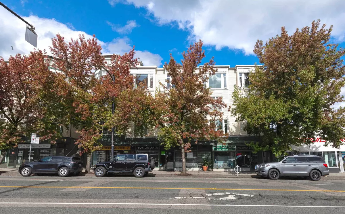 Vancouver, BC V6R 2G5,3727 W 10th AVE #215