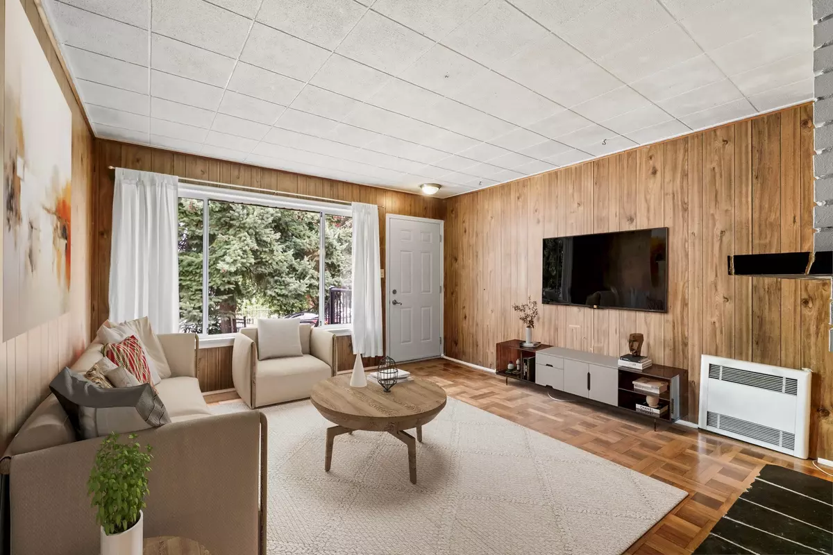 Vancouver, BC V5K 4J5,837 Windermere ST