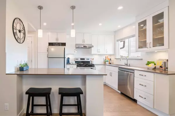 1390 Martin ST #305, White Rock, BC V4B 3W5