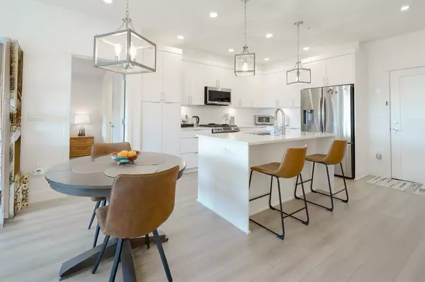 Maple Ridge, BC V2X 6H9,11865 227 ST #409