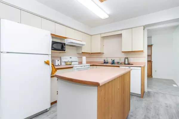 Hope, BC V0X 1L2,63405 Yale RD