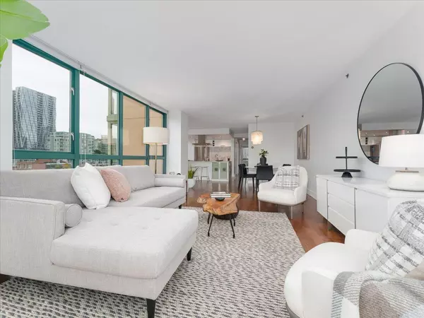 Vancouver, BC V6B 5Z4,212 Davie ST #1105