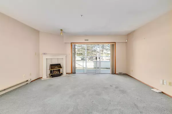 Langley, BC V3A 1S7,5377 201a ST #101