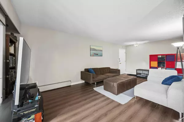 Richmond, BC V7A 2E5,8020 Ryan RD #204