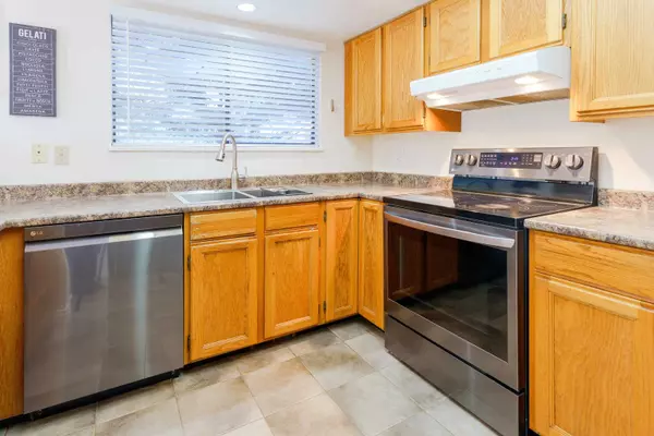 Coquitlam, BC V3E 1S6,1261 Lansdowne DR