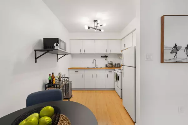 North Vancouver, BC V7M 3E5,212 Forbes AVE #304