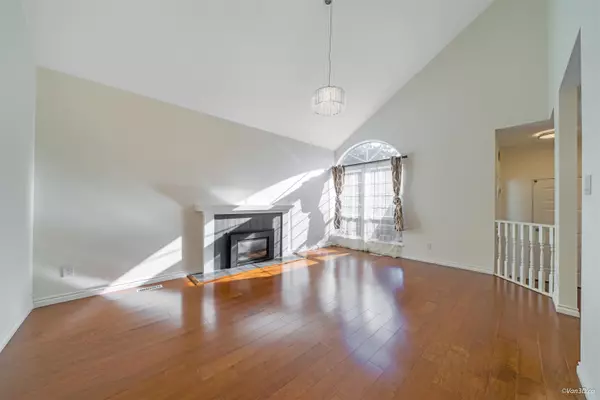 North Vancouver, BC V7R 2L4,1072 Clements AVE