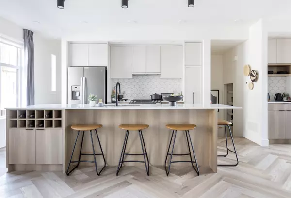 Surrey, BC V3Z 1J9,2350 165 ST #140