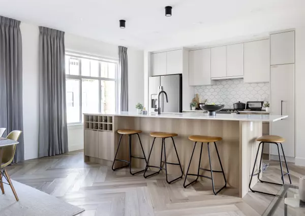 Surrey, BC V3Z 1J9,2350 165 ST #140