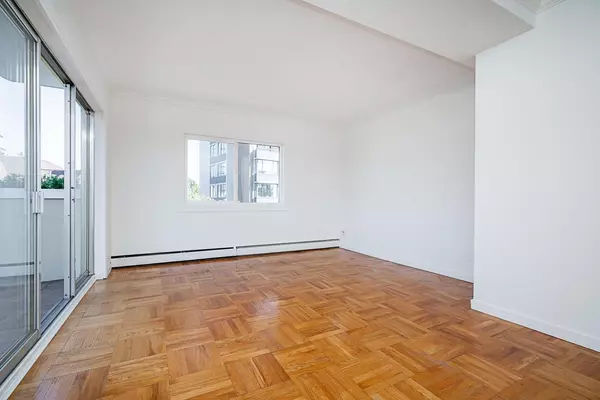 West Vancouver, BC V7V 1C2,2187 Bellevue AVE #305