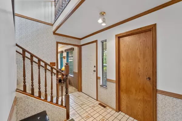 Maple Ridge, BC V2X 8V9,20460 Dale DR