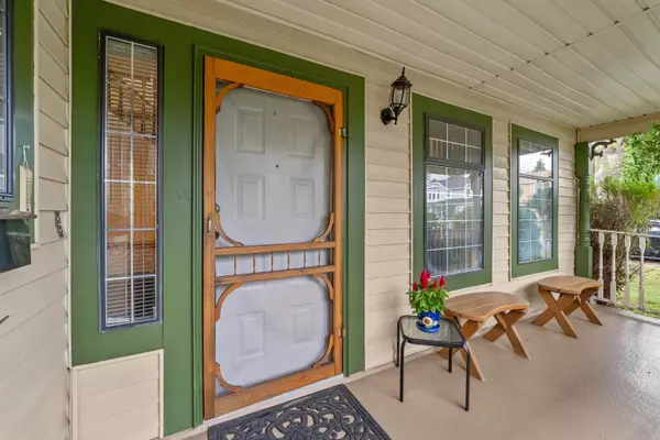 Maple Ridge, BC V2X 8V9,20460 Dale DR