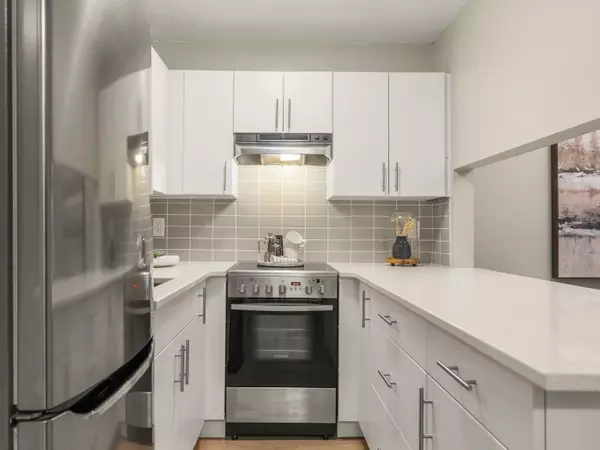 Vancouver, BC V6J 4V4,1990 W 6th AVE #216