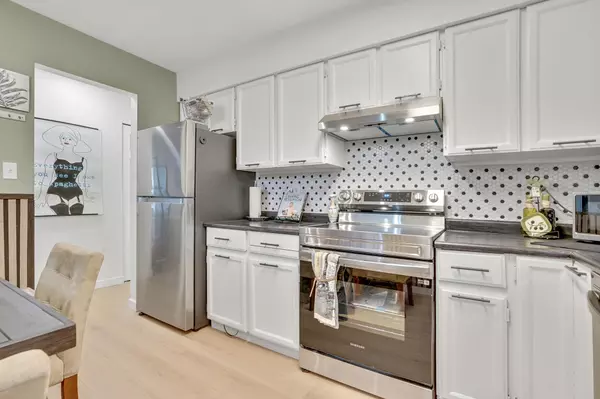 Abbotsford, BC V2S 6B8,33490 Cottage LN #310