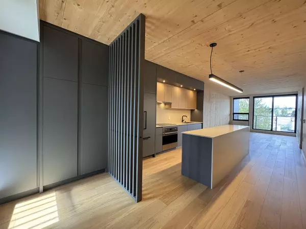 New Westminster, BC V3M 0N7,310 Salter ST #208