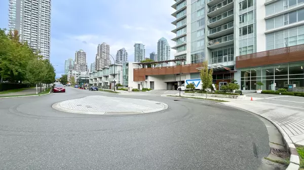 Burnaby, BC V5C 0K8,2388 Madison AVE #1008