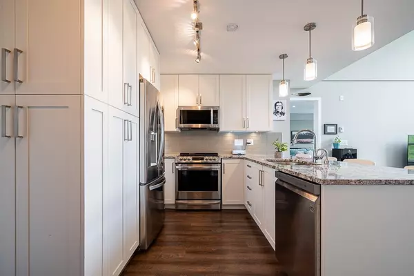 Surrey, BC V4N 6J9,6490 194 ST #410