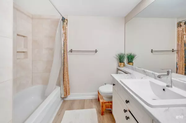 Surrey, BC V3W 1K4,13900 Hyland RD #232