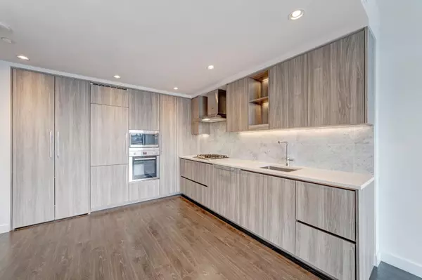 Burnaby, BC V5C 0M8,4720 Lougheed HWY #410