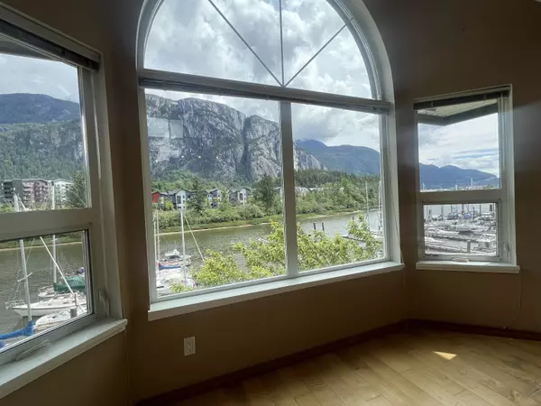 1468 Pemberton AVE #305,  Squamish,  BC V8B 0K2