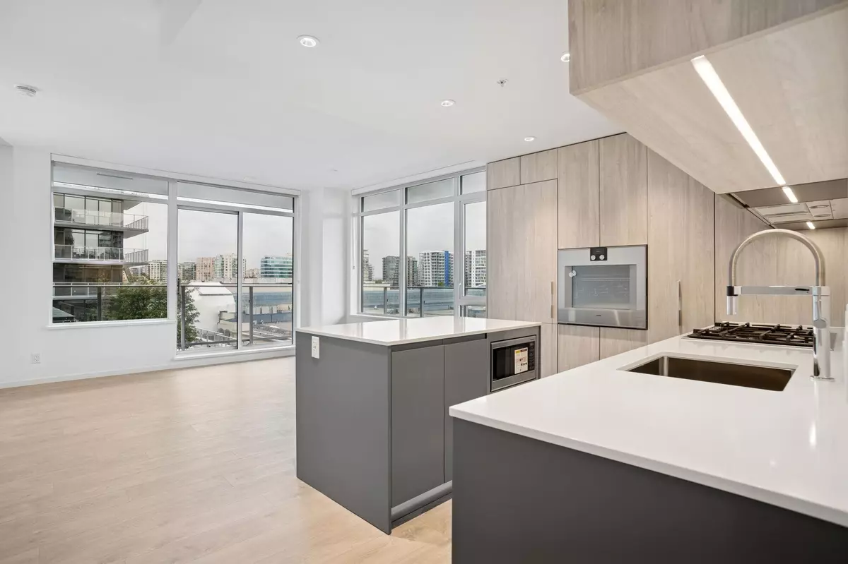 Richmond, BC V6Y 0N2,6500 Minoru BLVD #553