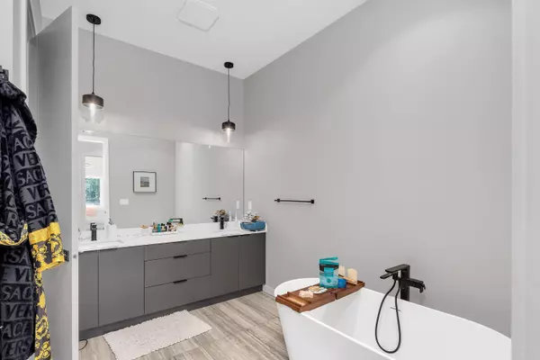 Squamish, BC V0N 1H0,41727 Government RD