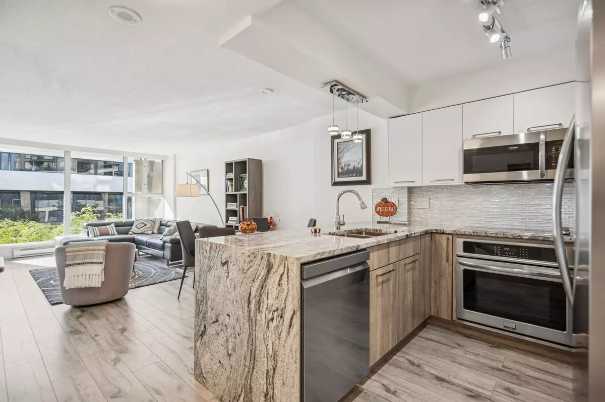 Vancouver, BC V6J 5H7,1633 W 8th AVE #205