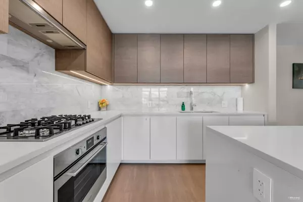 Burnaby, BC V5C 0N9,4168 Lougheed HWY #3506