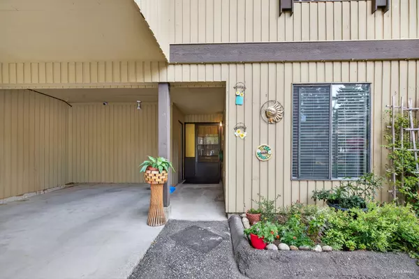 Abbotsford, BC V2T 4E6,2998 Mouat DR #15