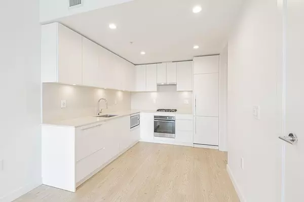 Burnaby, BC V5C 0N4,2181 Madison AVE #510