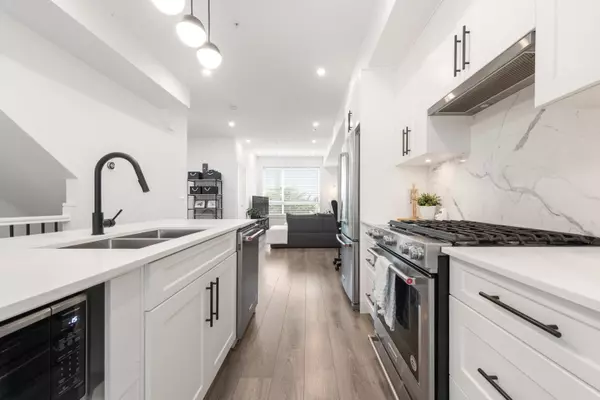 Langley, BC V3A 3X6,19624 56 AVE #3