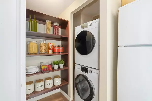 Vancouver, BC V6E 4R2,1200 W Georgia ST #1106