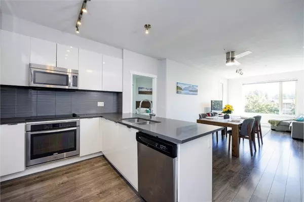 North Vancouver, BC V7J 0A8,2665 Mountain HWY #301