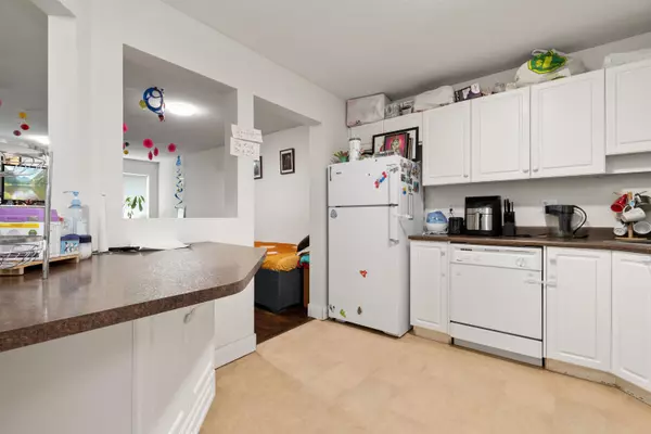 Abbotsford, BC V2T 2N4,2435 Center ST #107