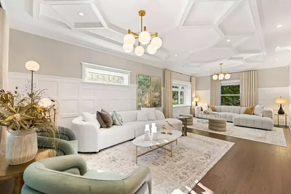 Vancouver, BC V6G 2A4,993 Broughton ST