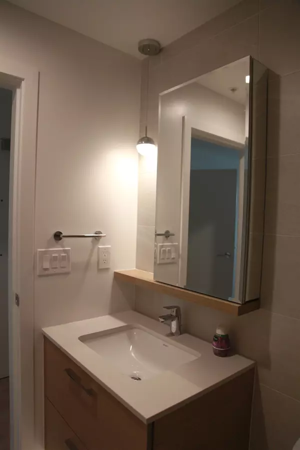 Burnaby, BC V5C 0N4,2181 Madison AVE #901