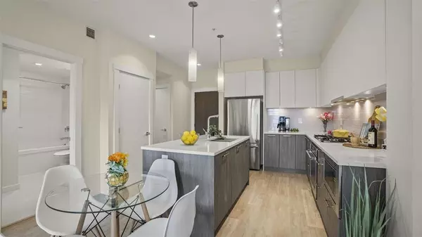 North Vancouver, BC V7L 1G6,625 E 3rd ST #104