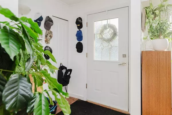 Gibsons, BC V0N 1V9,765 Cascade CRES