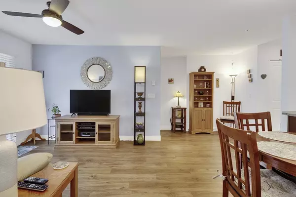 Maple Ridge, BC V2X 8W6,12248 224th ST #307