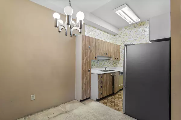 Vancouver, BC V6H 3R3,1345 W 15th AVE #204