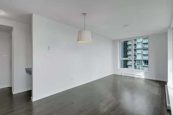 Surrey, BC V3T 5T1,13325 102a AVE #809