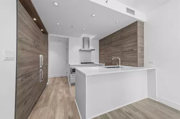 Burnaby, BC V3N 0H2,7303 Noble LN #1801